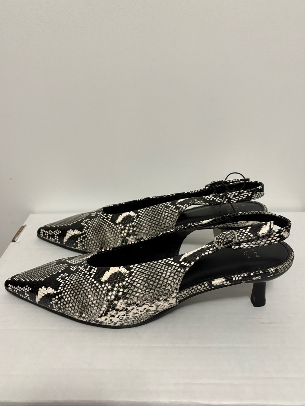 A New Day Samantha Snakeskin Slingback Kitten Heels Cream Black 9.5 NWT